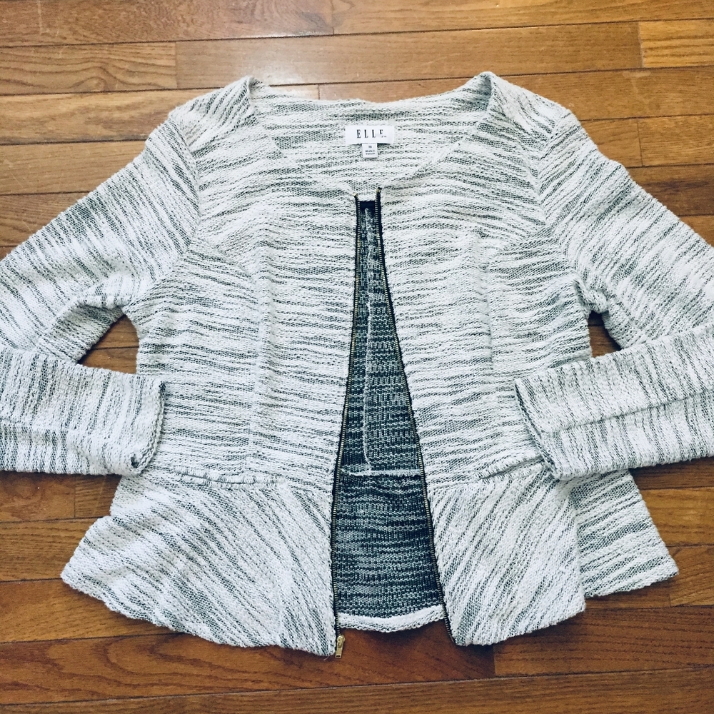 ELLE Sweater, stylish,elegant. Like New.